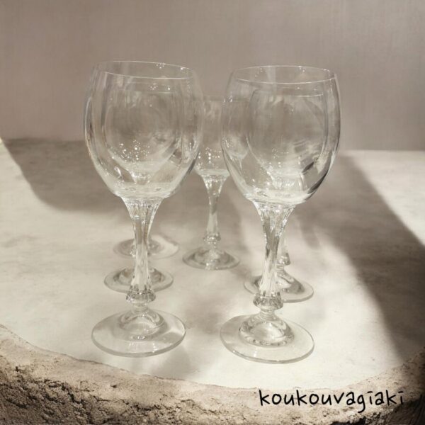Κρυστάλλινα ποτήρια κρασιού