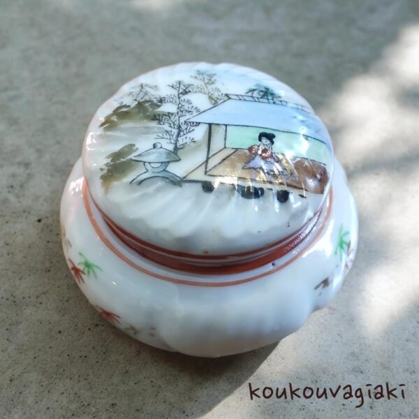 Πορσελάνινη μπιζουτιέρα με Γκέισα